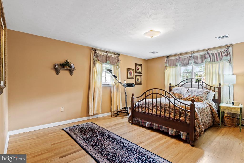 422 Deerfield Rd