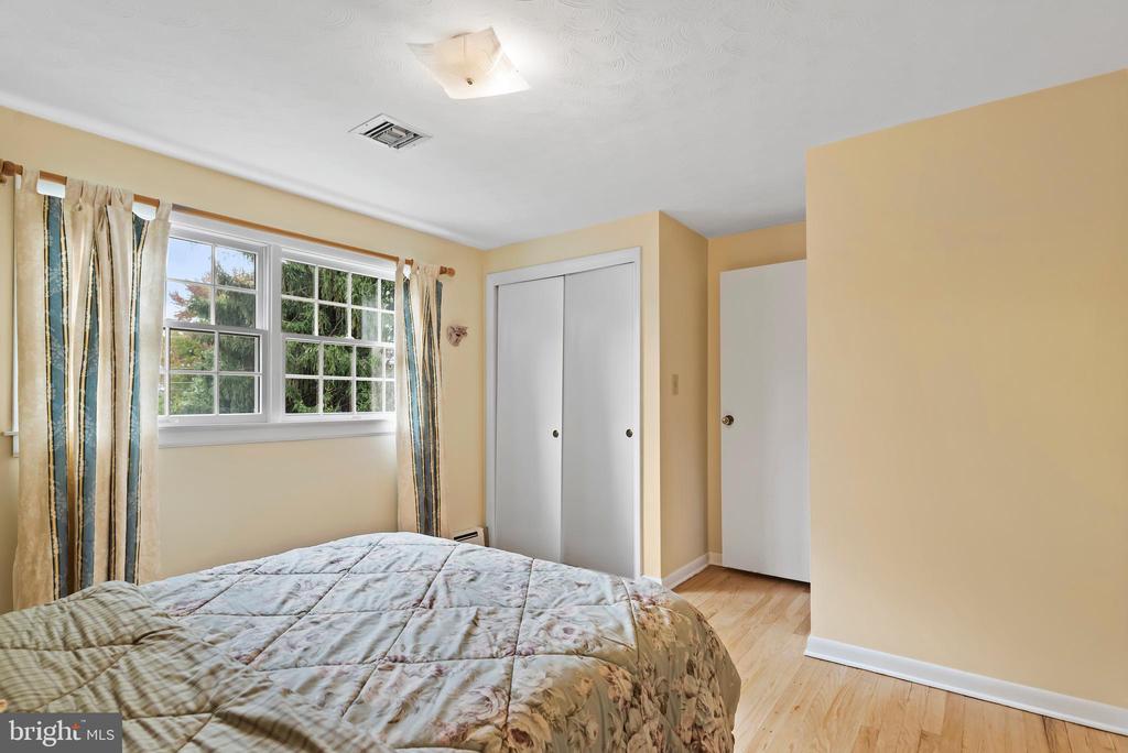 422 Deerfield Rd