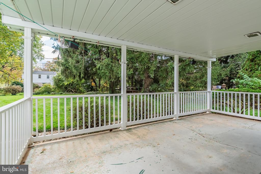 422 Deerfield Rd