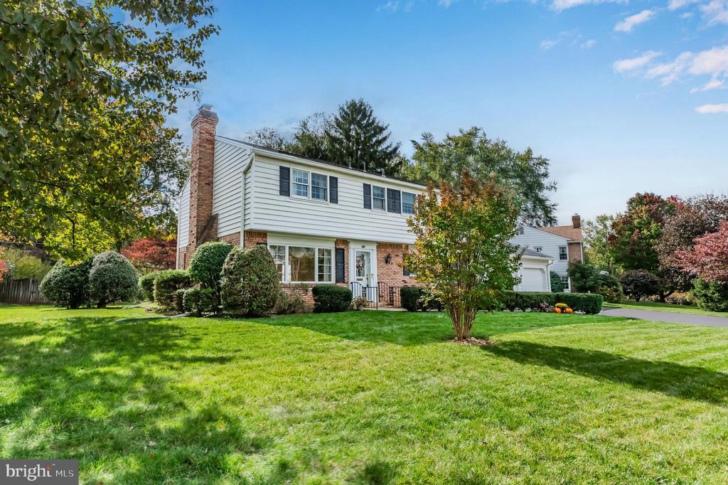 422 Deerfield Rd