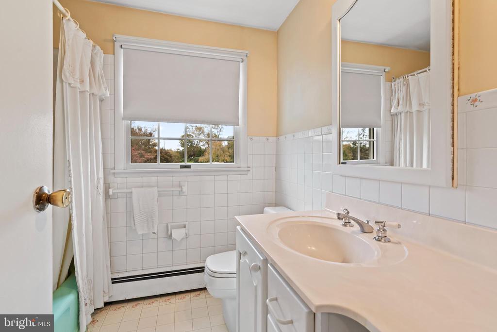 422 Deerfield Rd