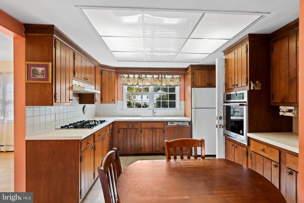 422 Deerfield Rd