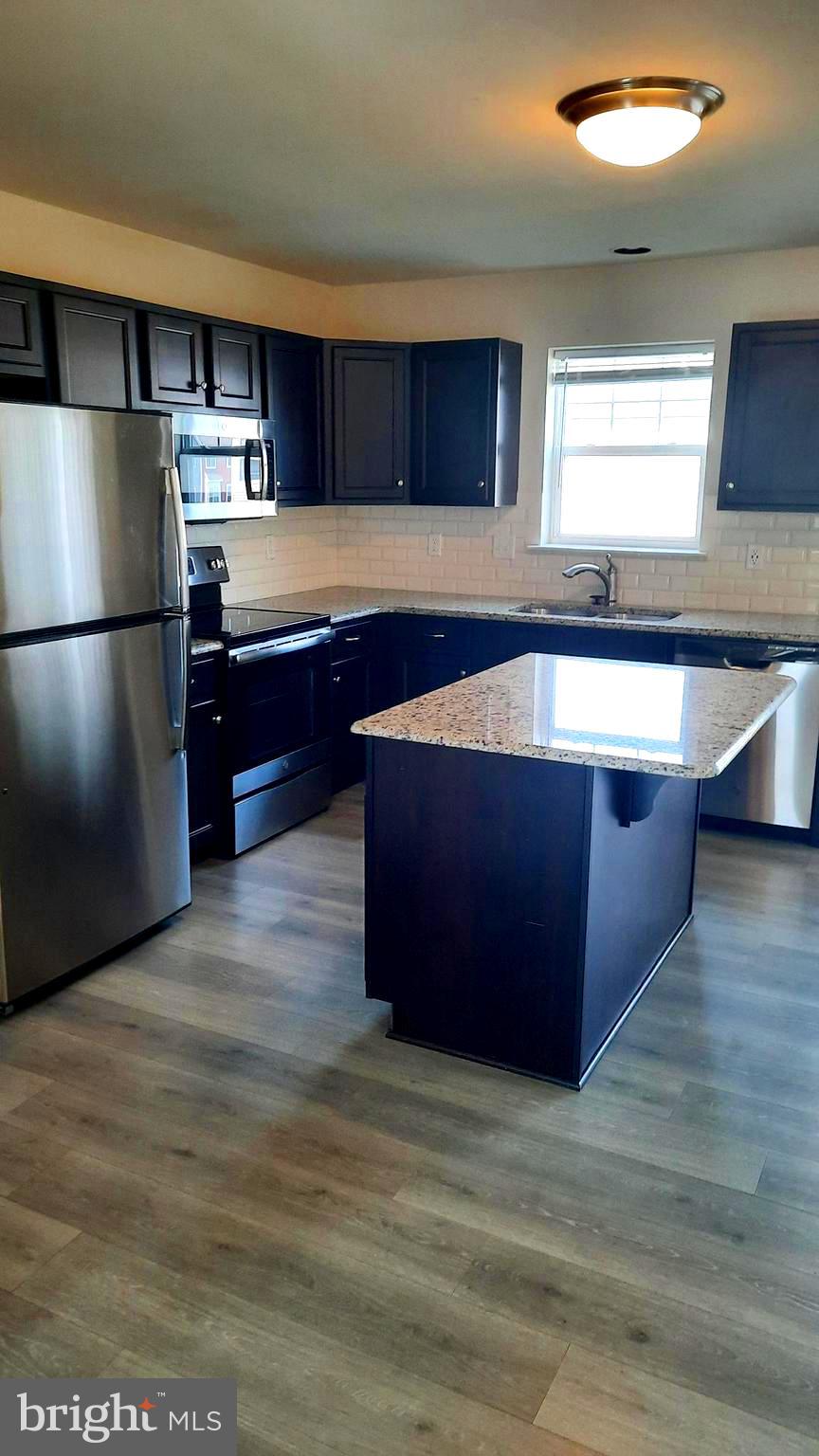 932 ADMIRALS QUAY DR