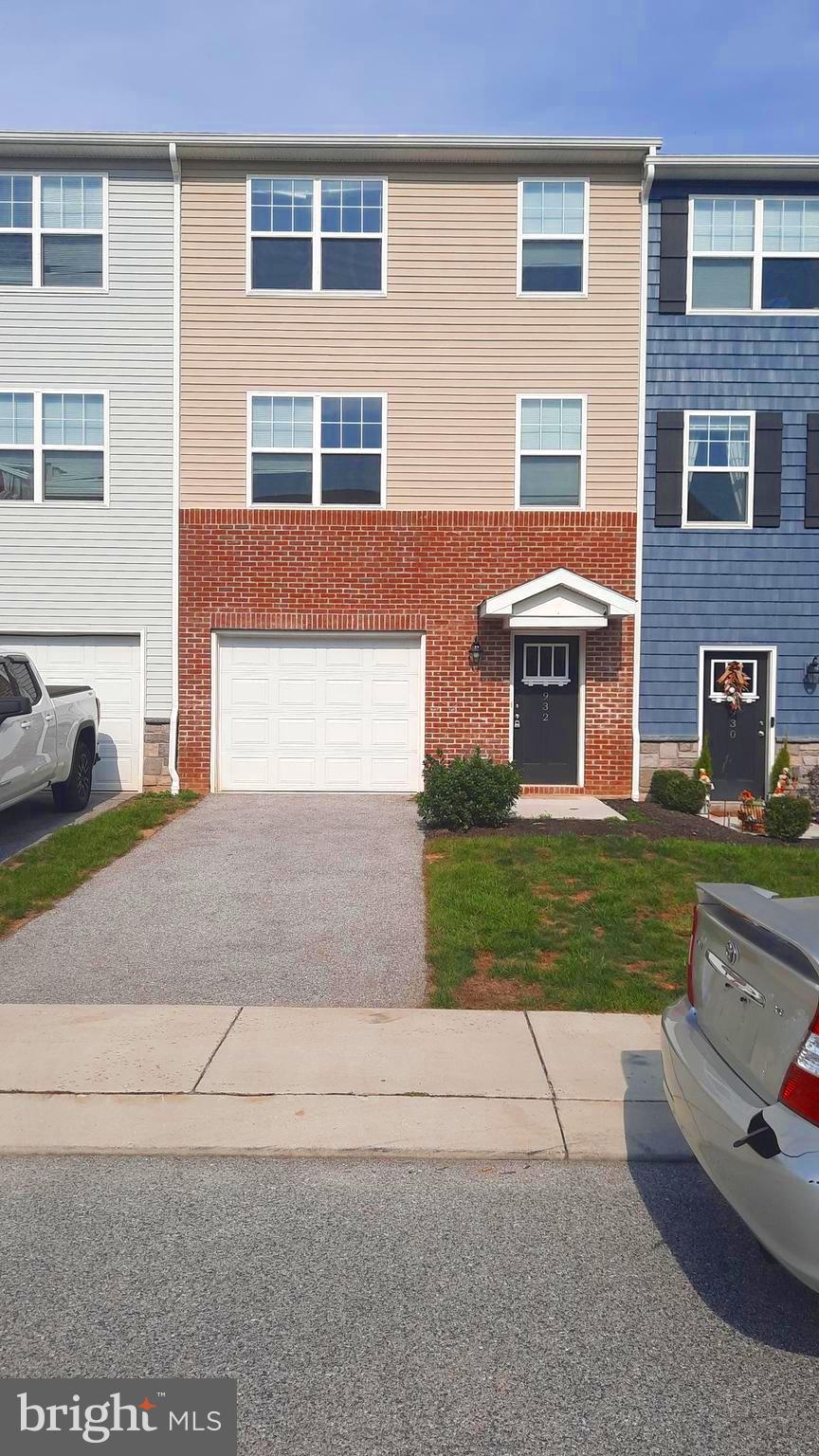 932 ADMIRALS QUAY DR