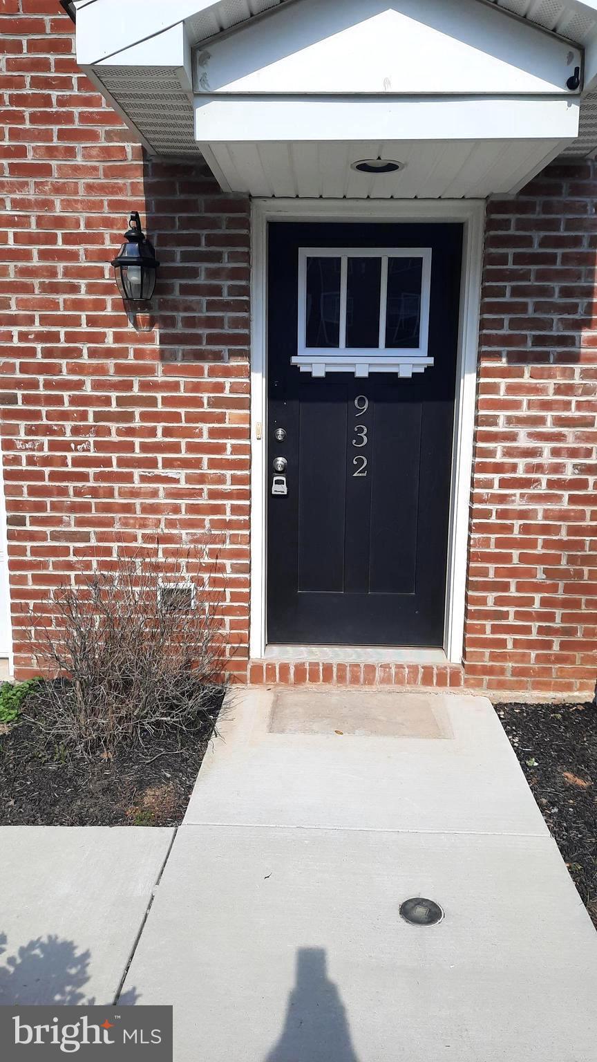 932 ADMIRALS QUAY DR