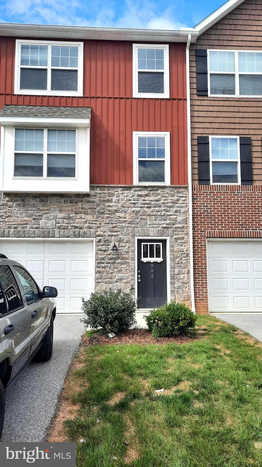 902 ADMIRALS QUAY DR