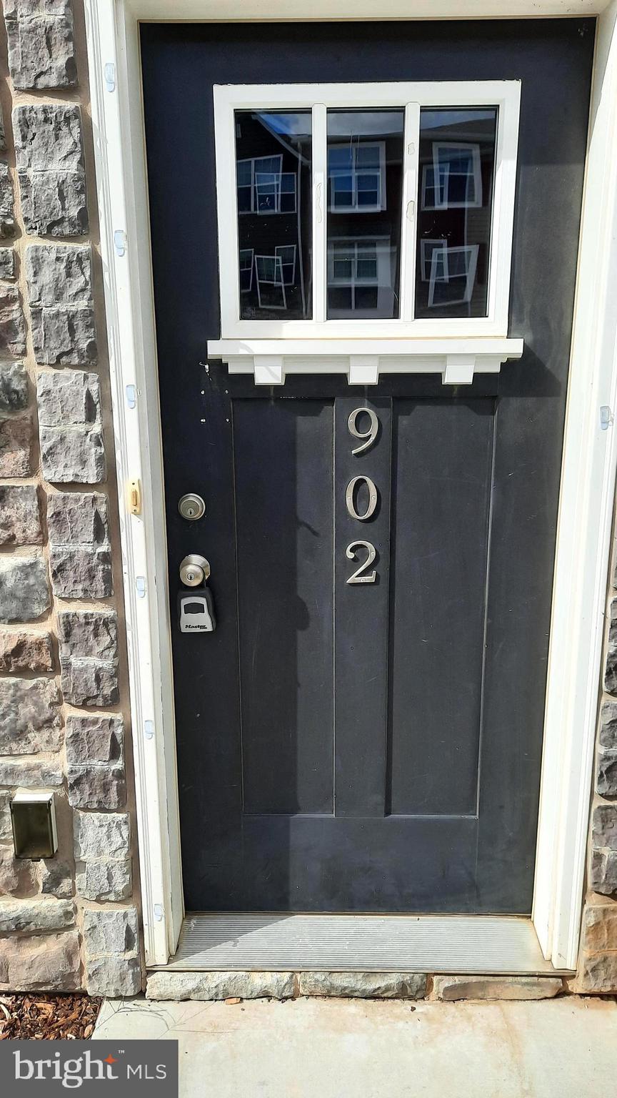 902 ADMIRALS QUAY DR