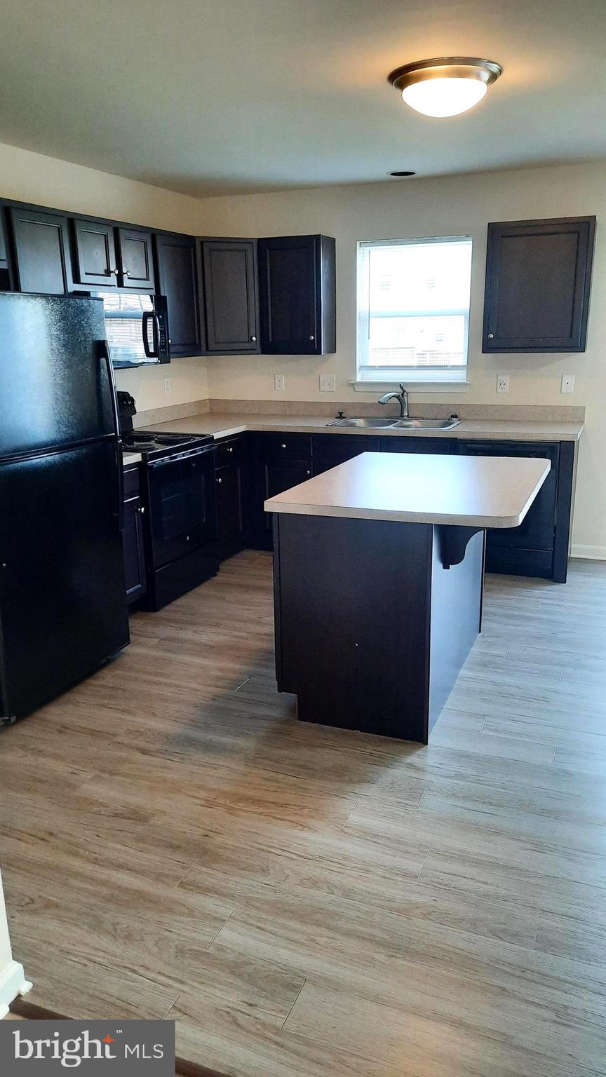 902 ADMIRALS QUAY DR