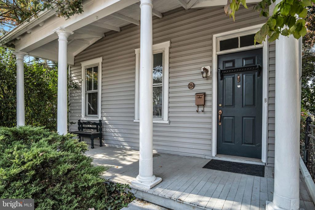 254 Arch St