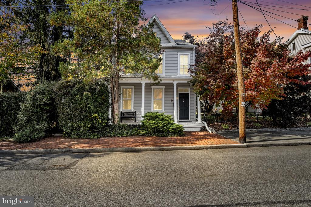 254 Arch St