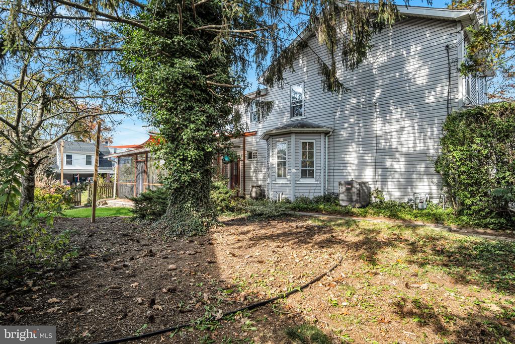 254 Arch St