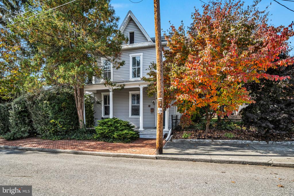 254 Arch St