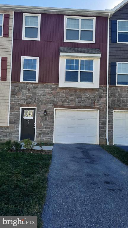 921 ADMIRALS QUAY DR