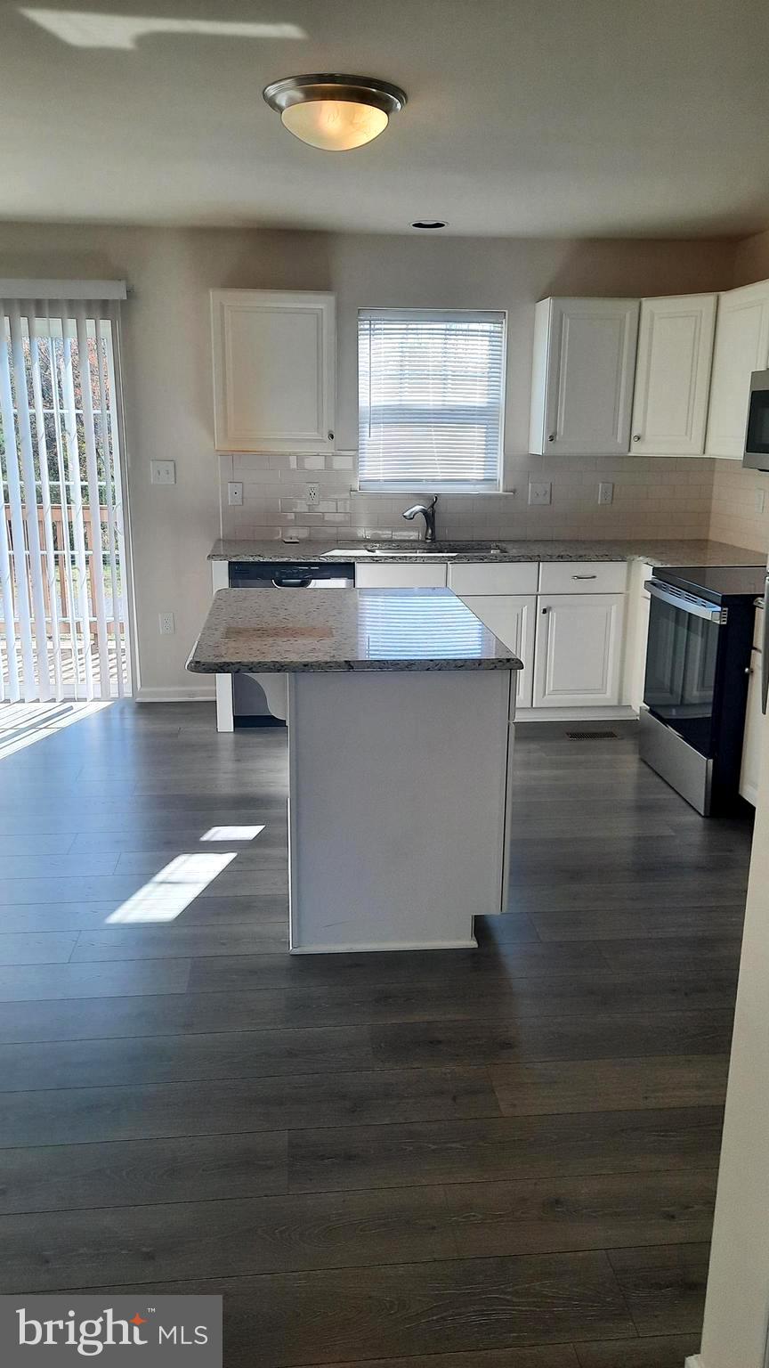 921 ADMIRALS QUAY DR