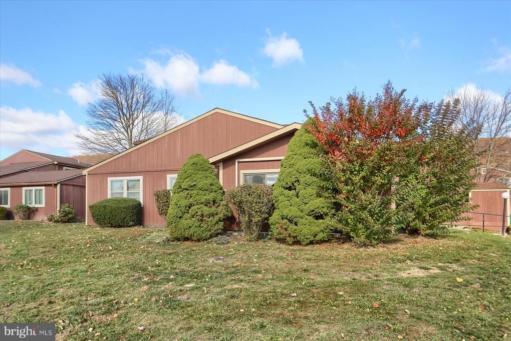 820 Lee Ln