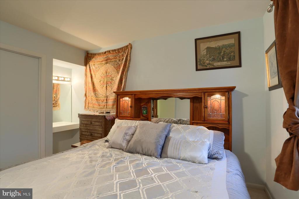 18 Drexel Pl