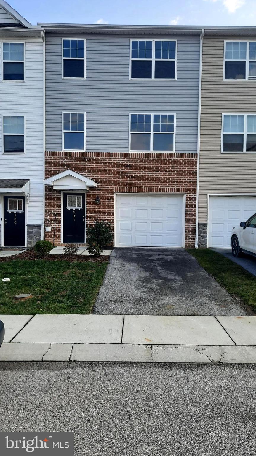 941 ADMIRALS QUAY DR