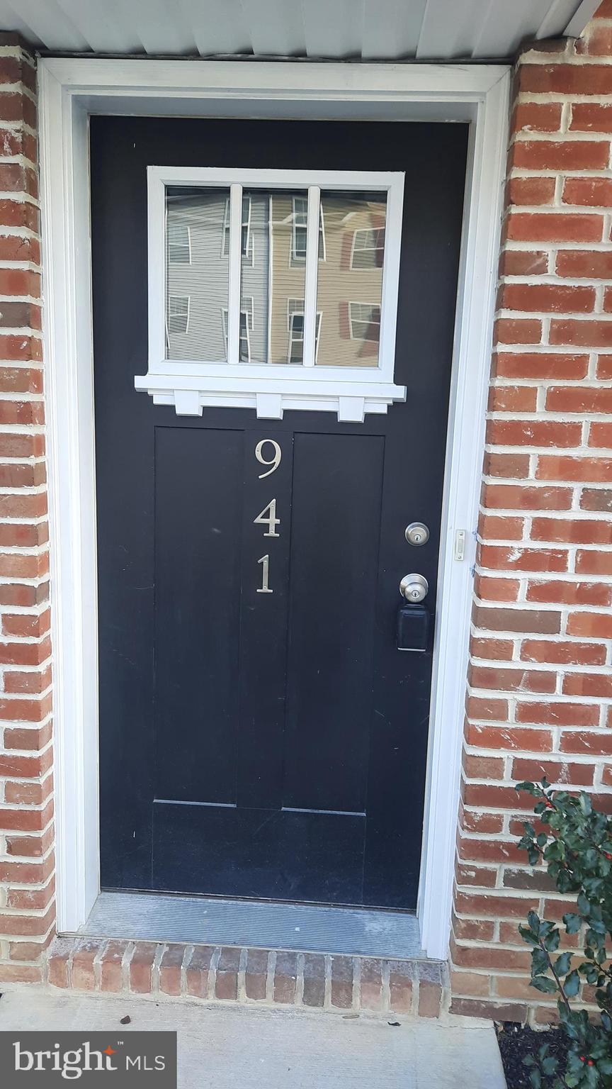 941 ADMIRALS QUAY DR