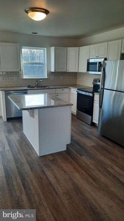 941 ADMIRALS QUAY DR
