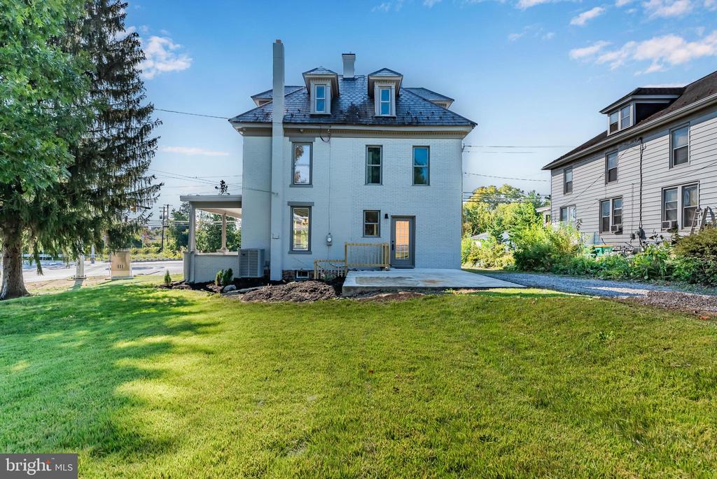 100 VALLEY RD