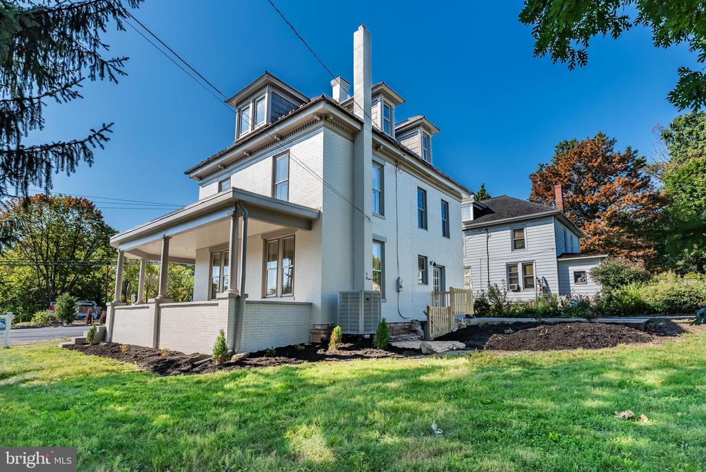 100 VALLEY RD