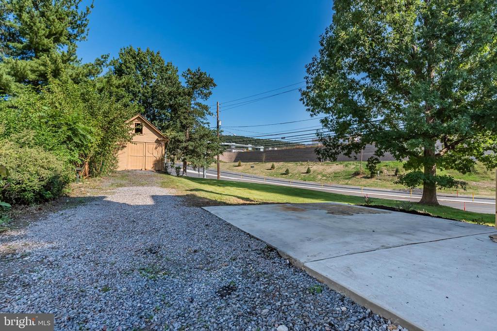 100 VALLEY RD
