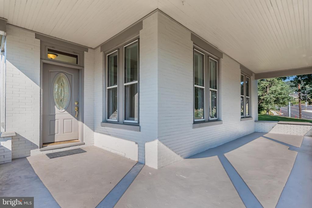 100 VALLEY RD