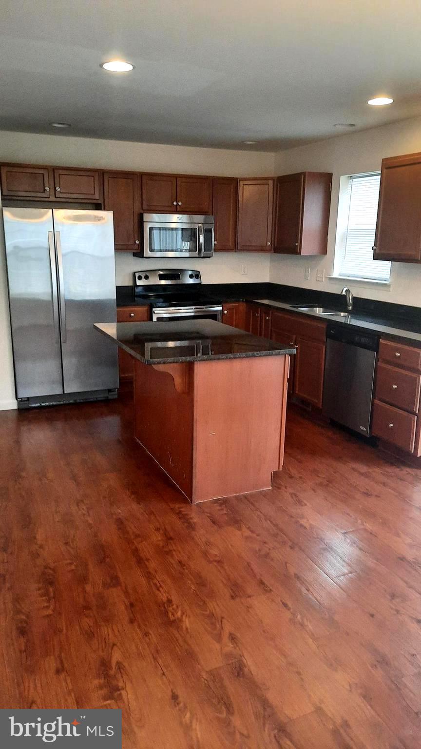 711 ADMIRALS QUAY DR