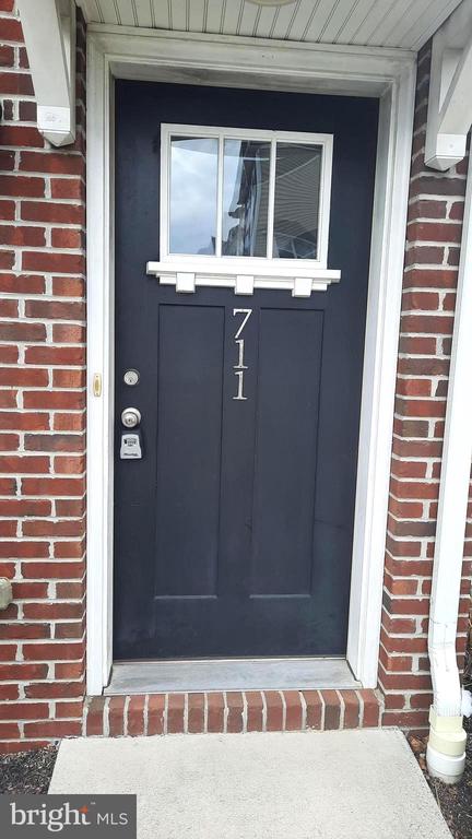 711 ADMIRALS QUAY DR
