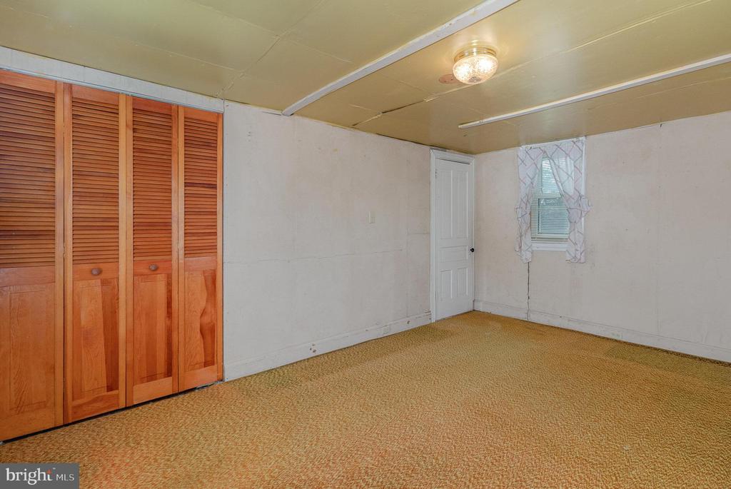 16 Peacock Dr