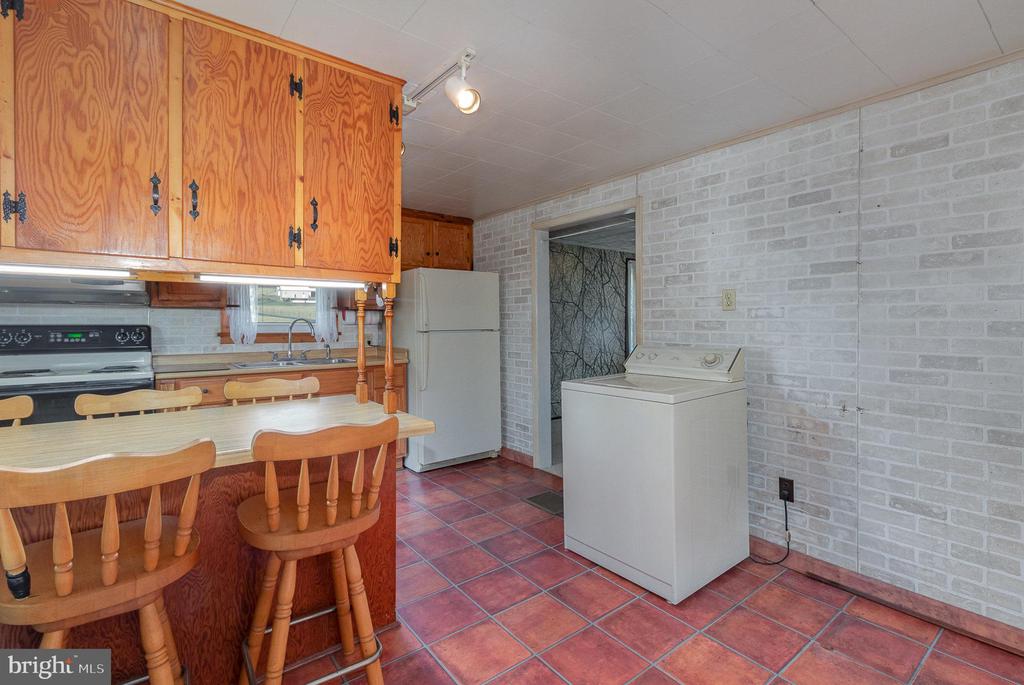 16 Peacock Dr