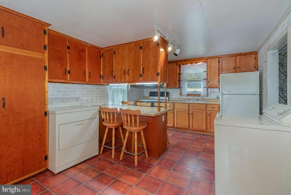 16 Peacock Dr