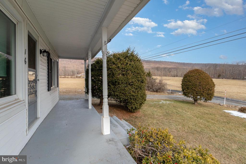 16 Peacock Dr