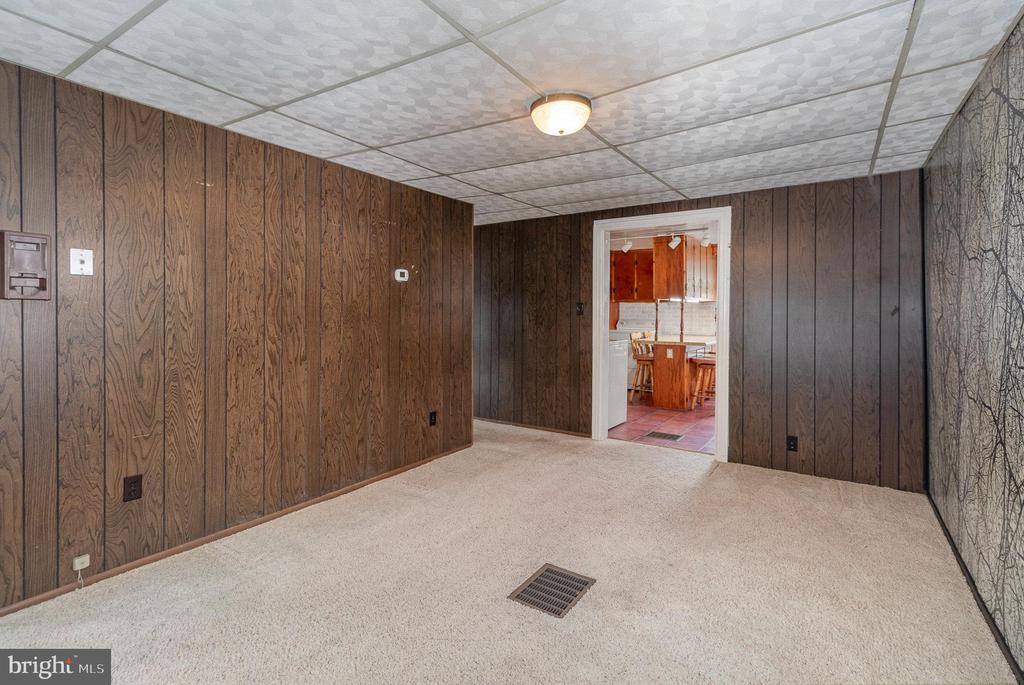 16 Peacock Dr