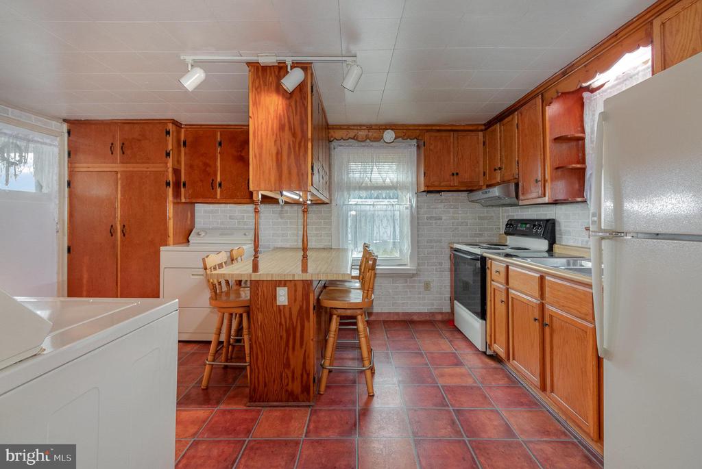 16 Peacock Dr