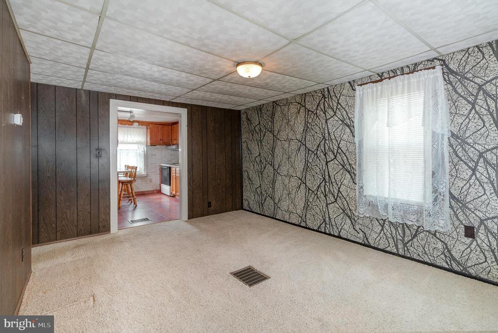 16 Peacock Dr