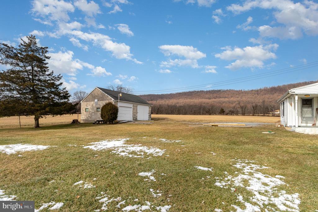 16 Peacock Dr