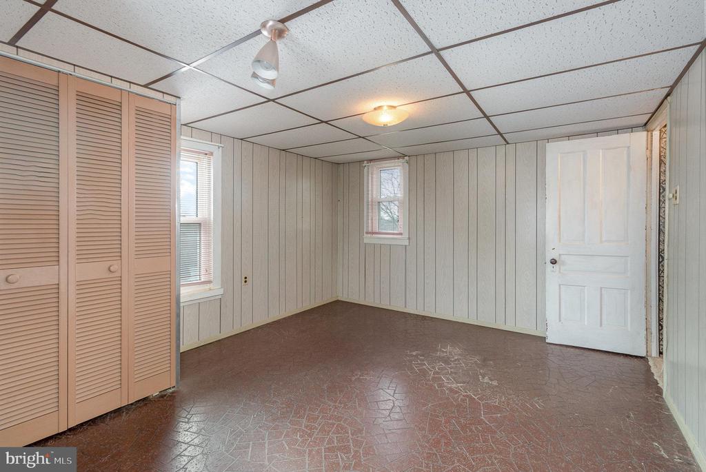 16 Peacock Dr