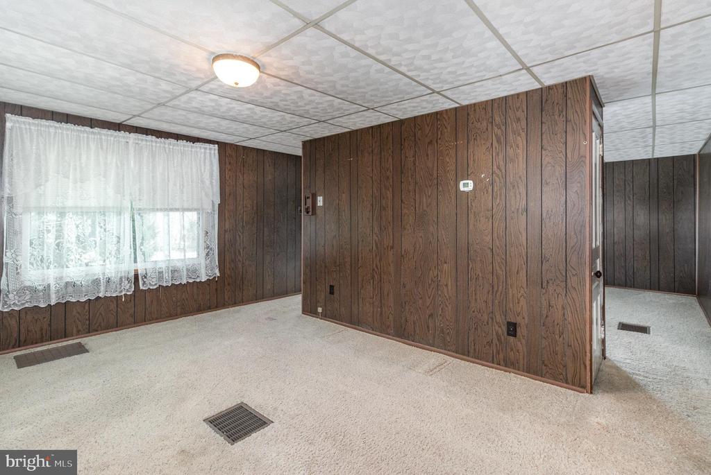 16 Peacock Dr