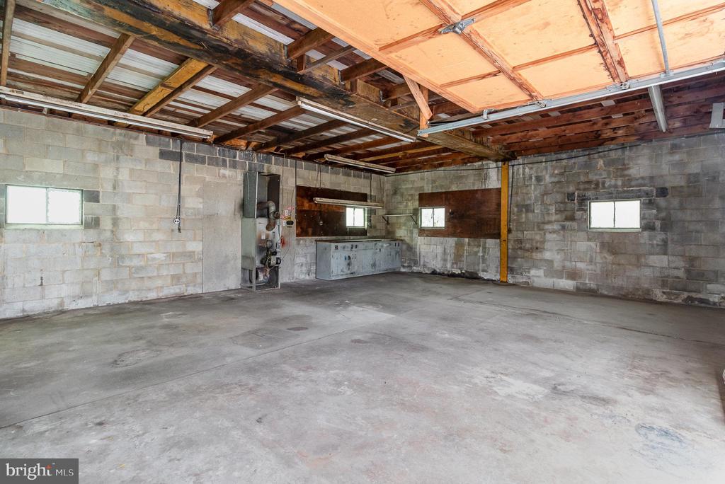 16 Peacock Dr