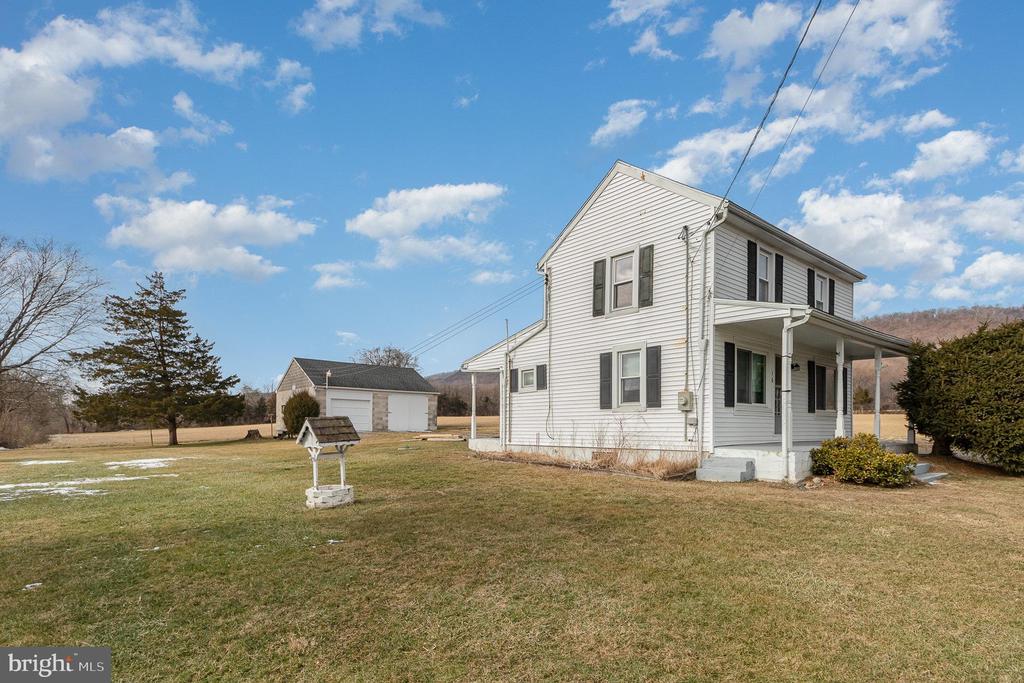 16 Peacock Dr