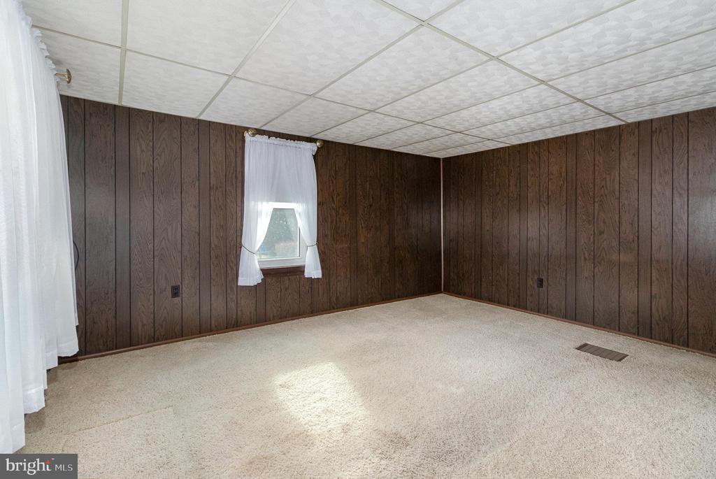 16 Peacock Dr