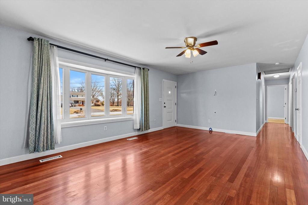330 N Middlesex Rd