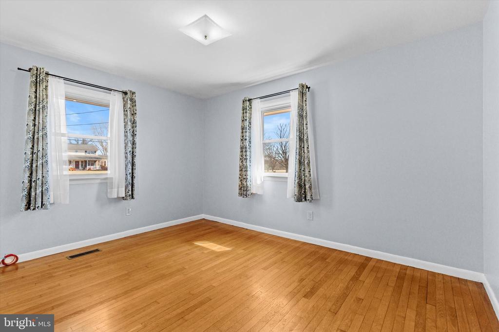 330 N Middlesex Rd