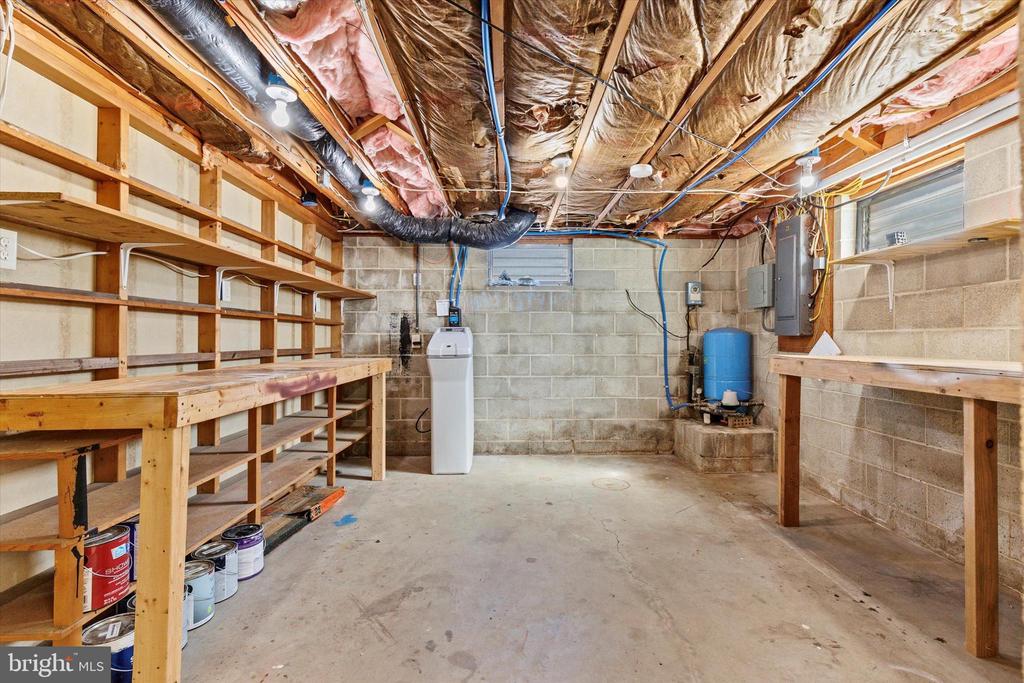 330 N Middlesex Rd