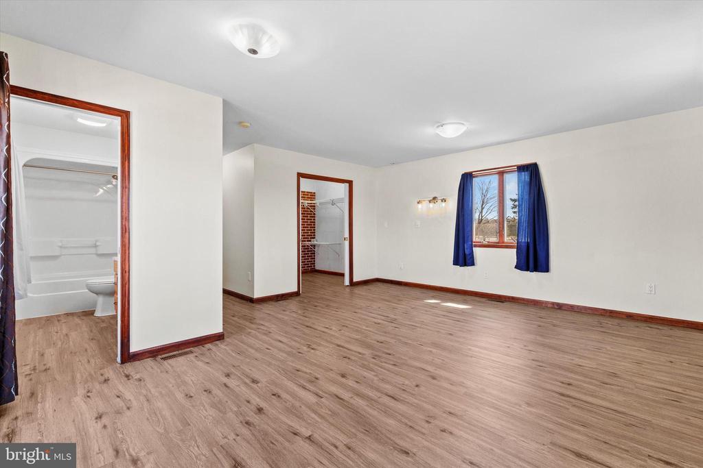 330 N Middlesex Rd