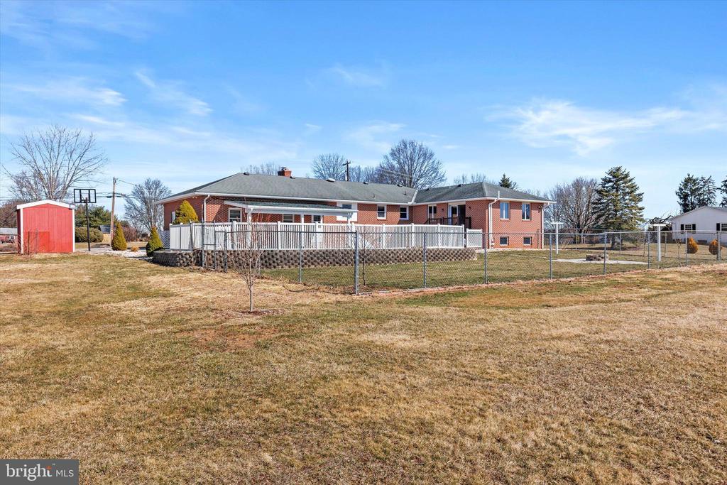 330 N Middlesex Rd