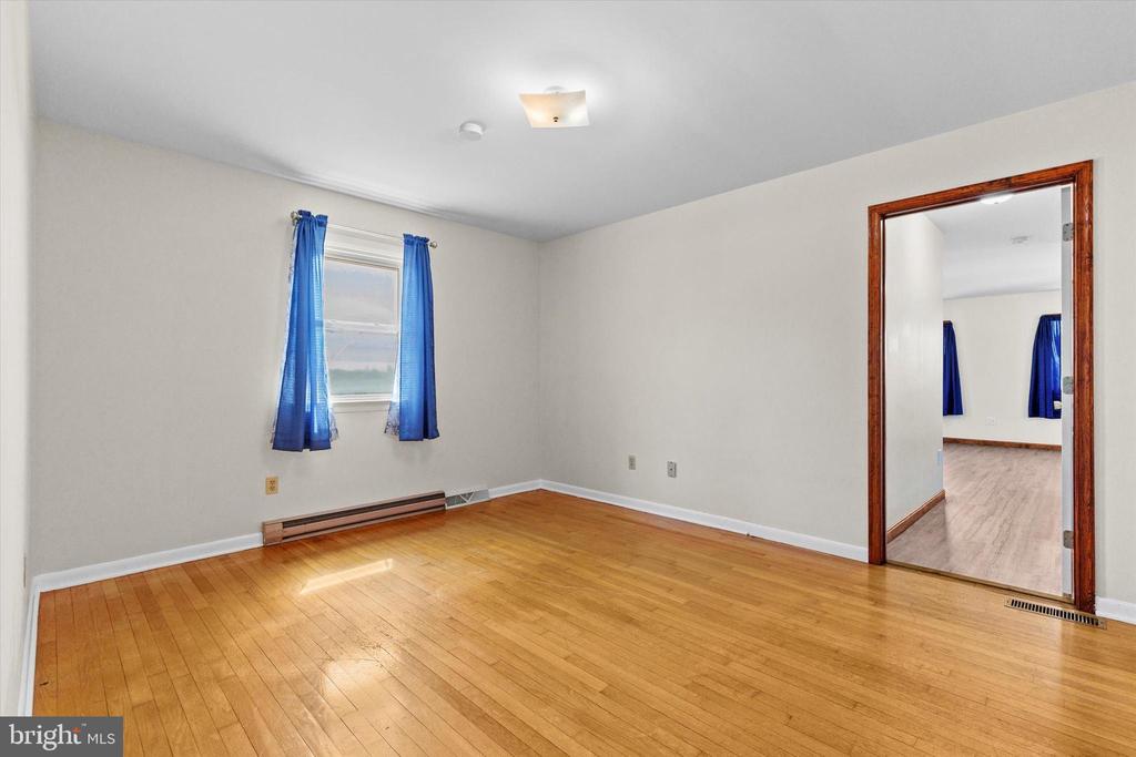 330 N Middlesex Rd