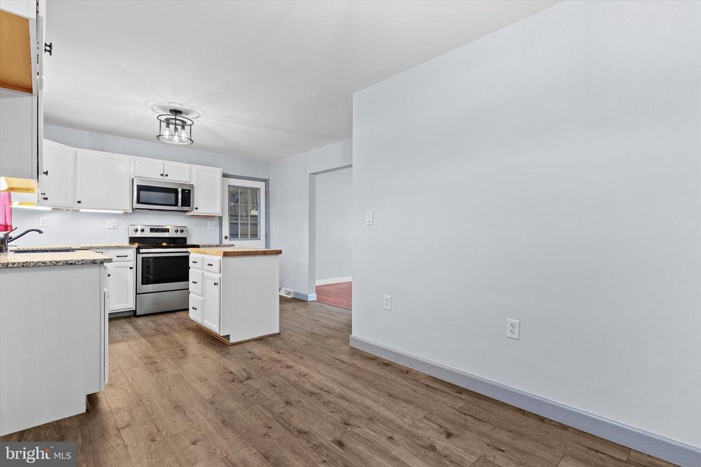 330 N Middlesex Rd