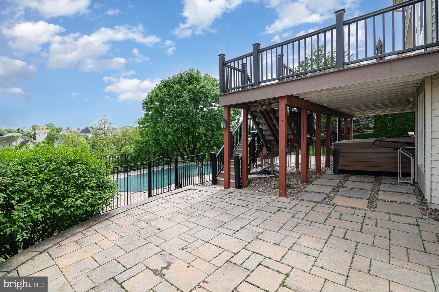 1518 Inverness Dr